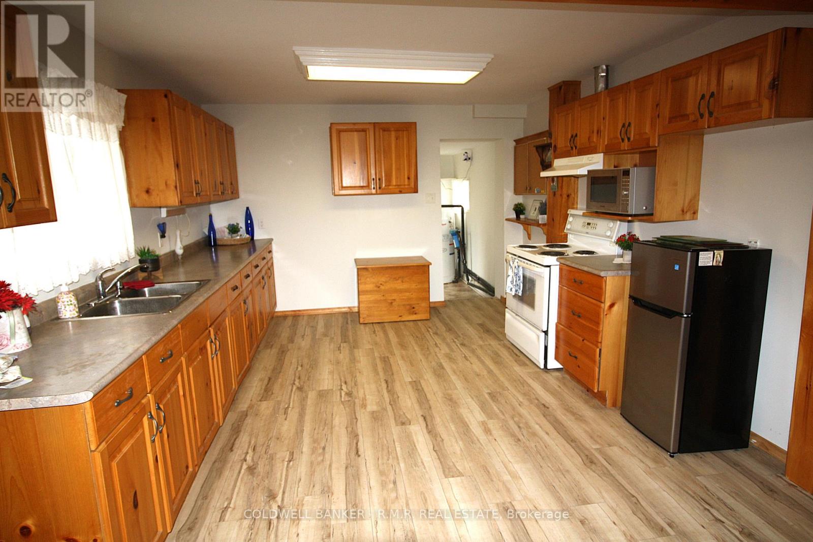 57 FIRE ROUTE 104 — photo 8