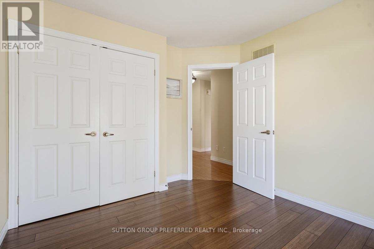 64 WILLOW CRESCENT - 27