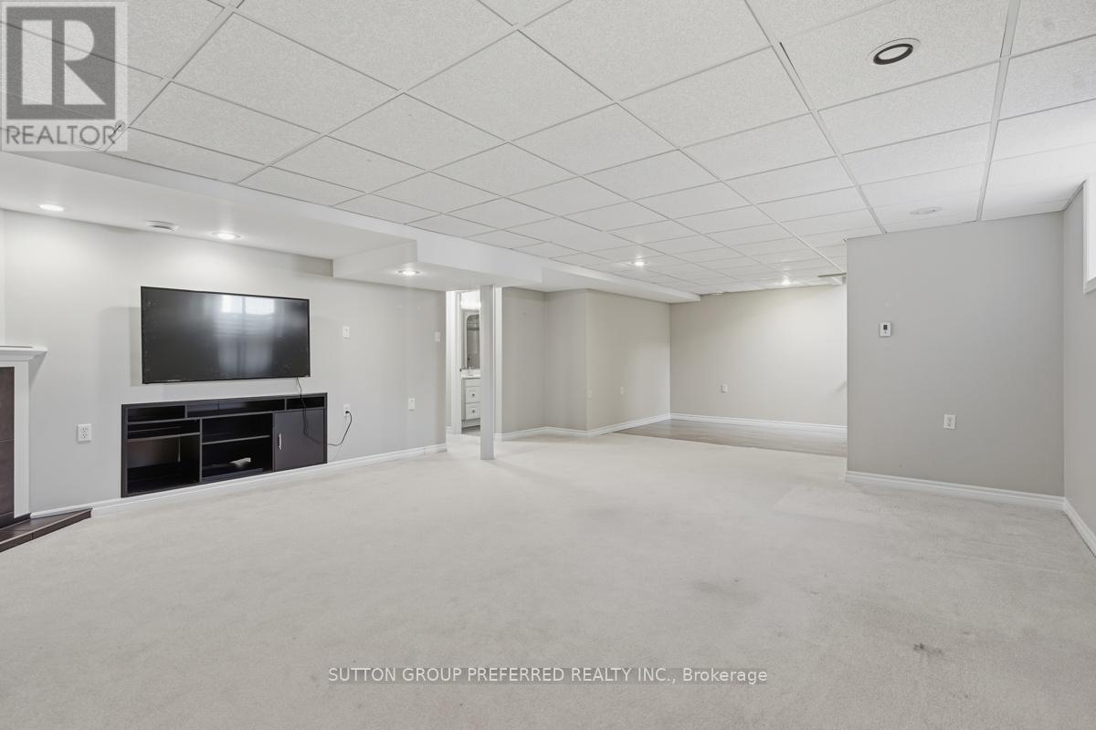 64 WILLOW CRESCENT - 31