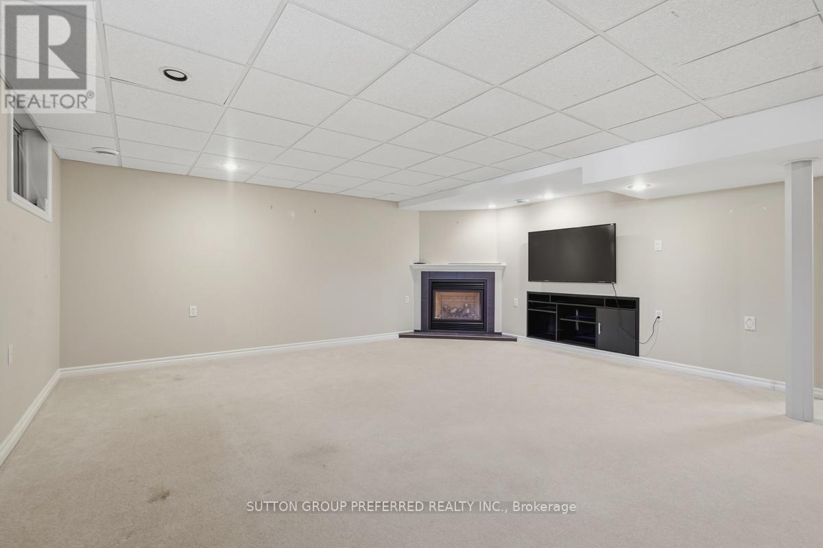 64 WILLOW CRESCENT - 32