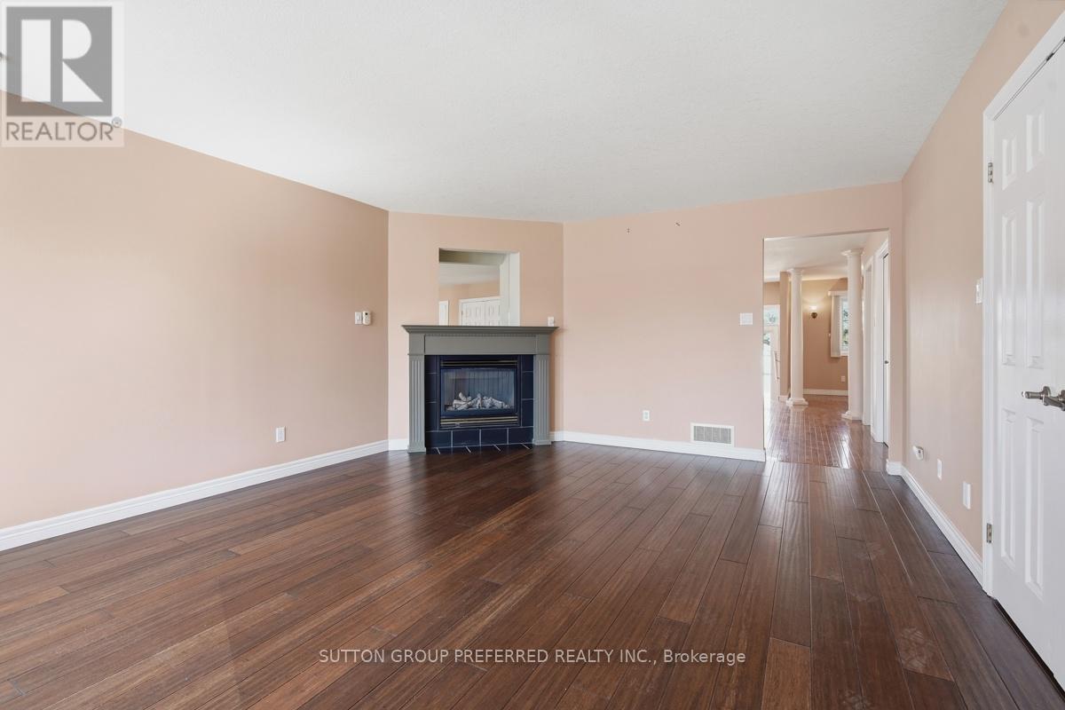 64 WILLOW CRESCENT - 6