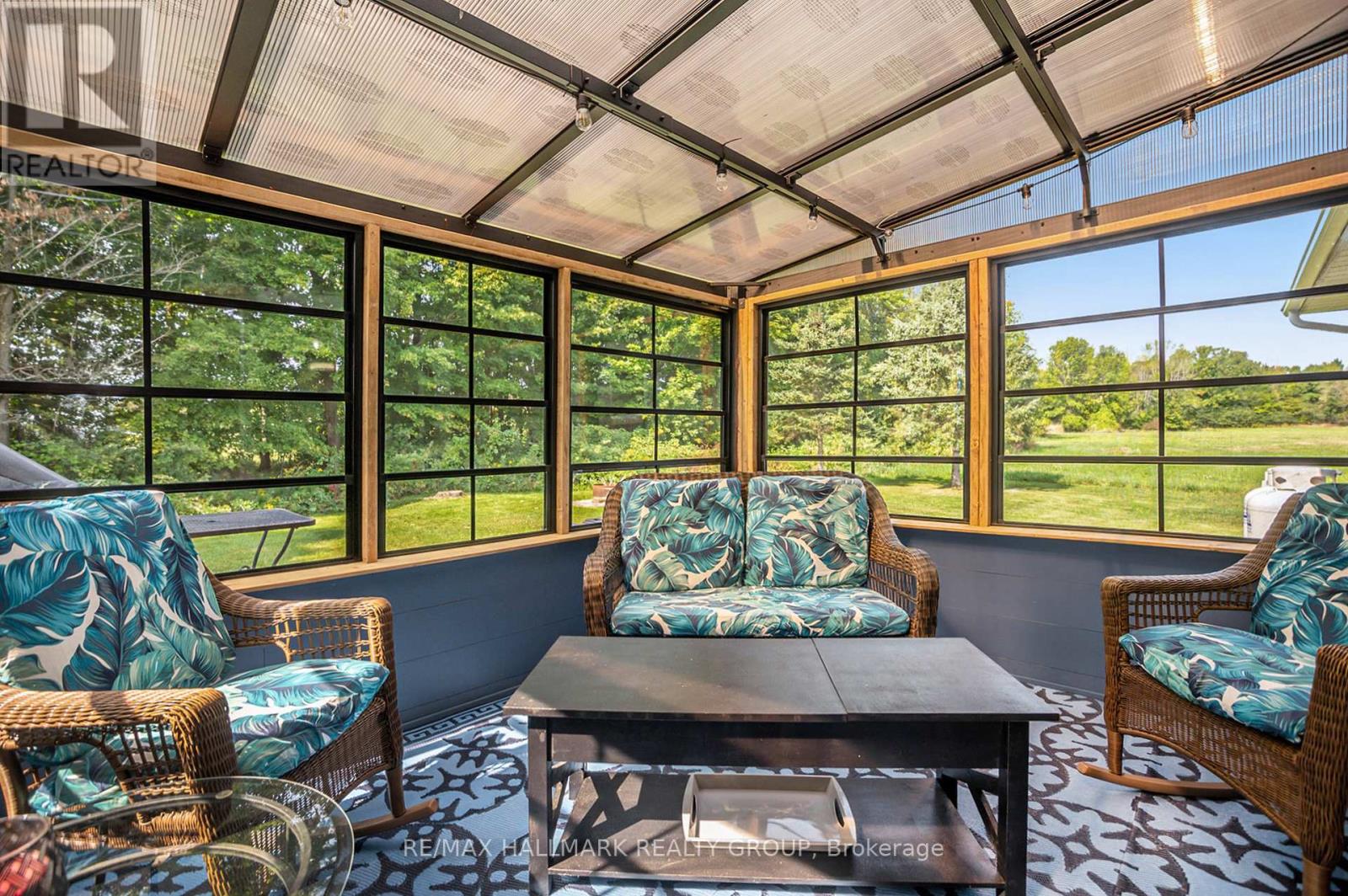 3 season sunporch - perfect for morning coffee.