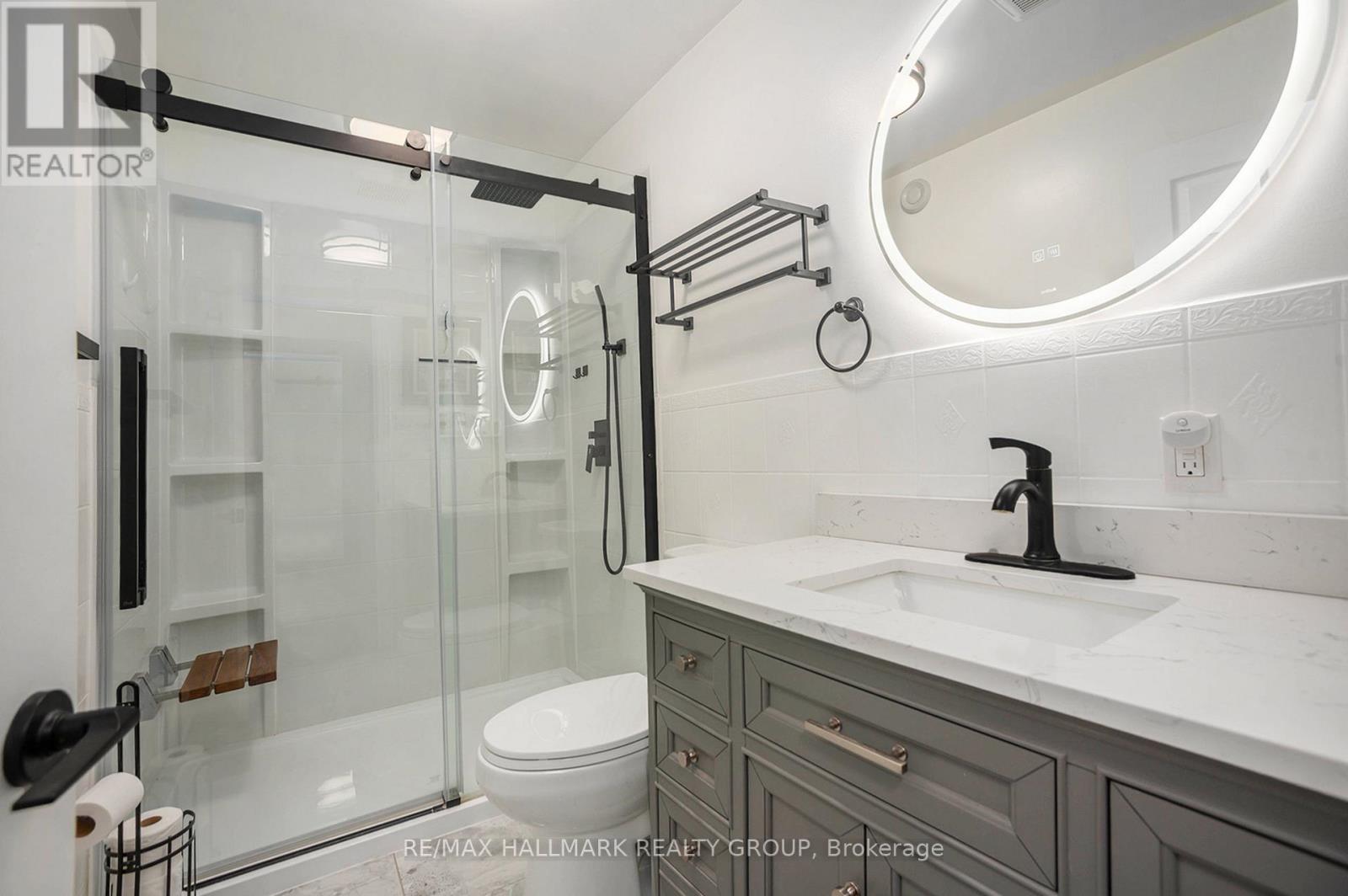 Full renovated main-floor bath.