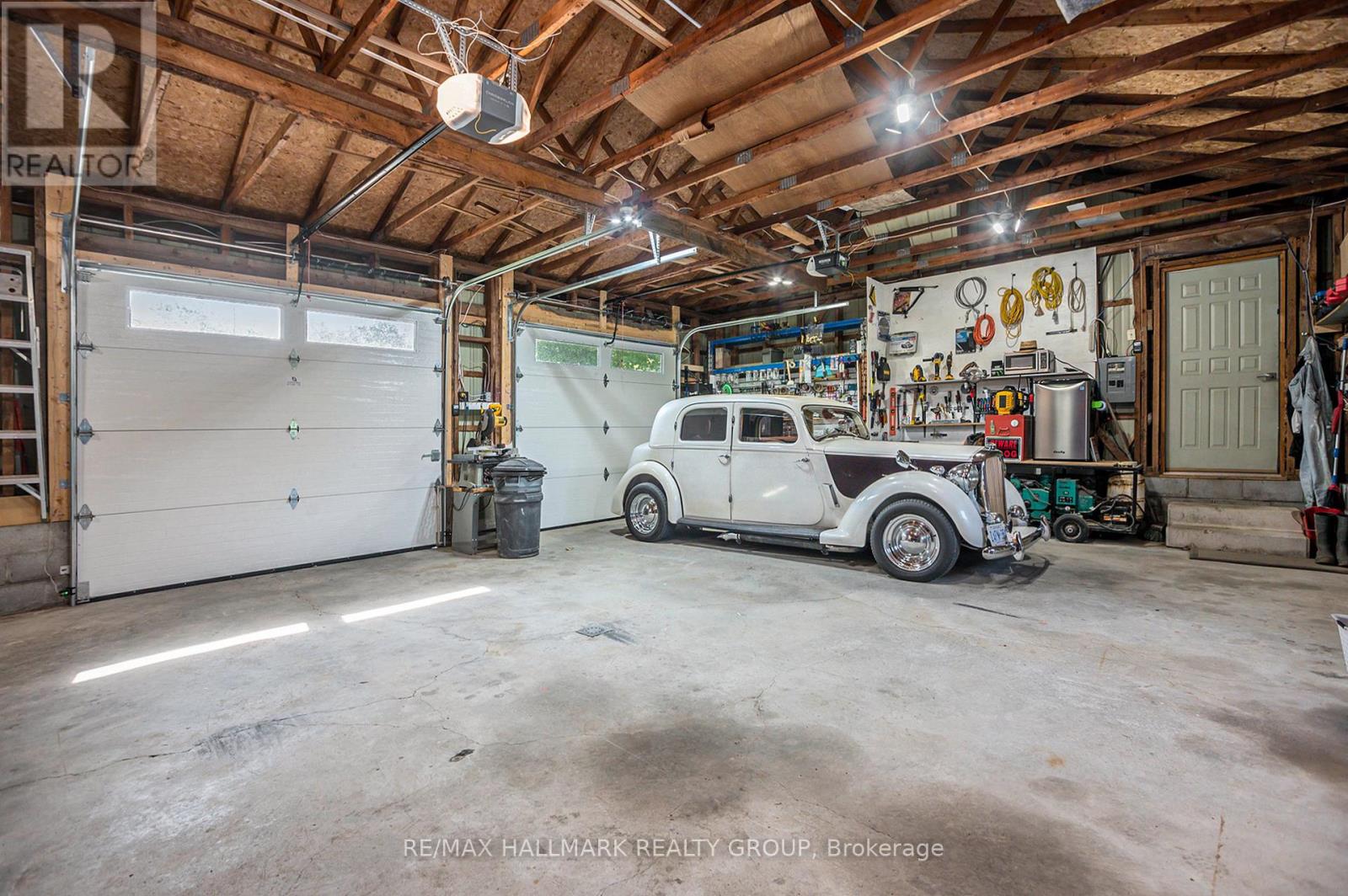 New oversized garage doors (8'x9')