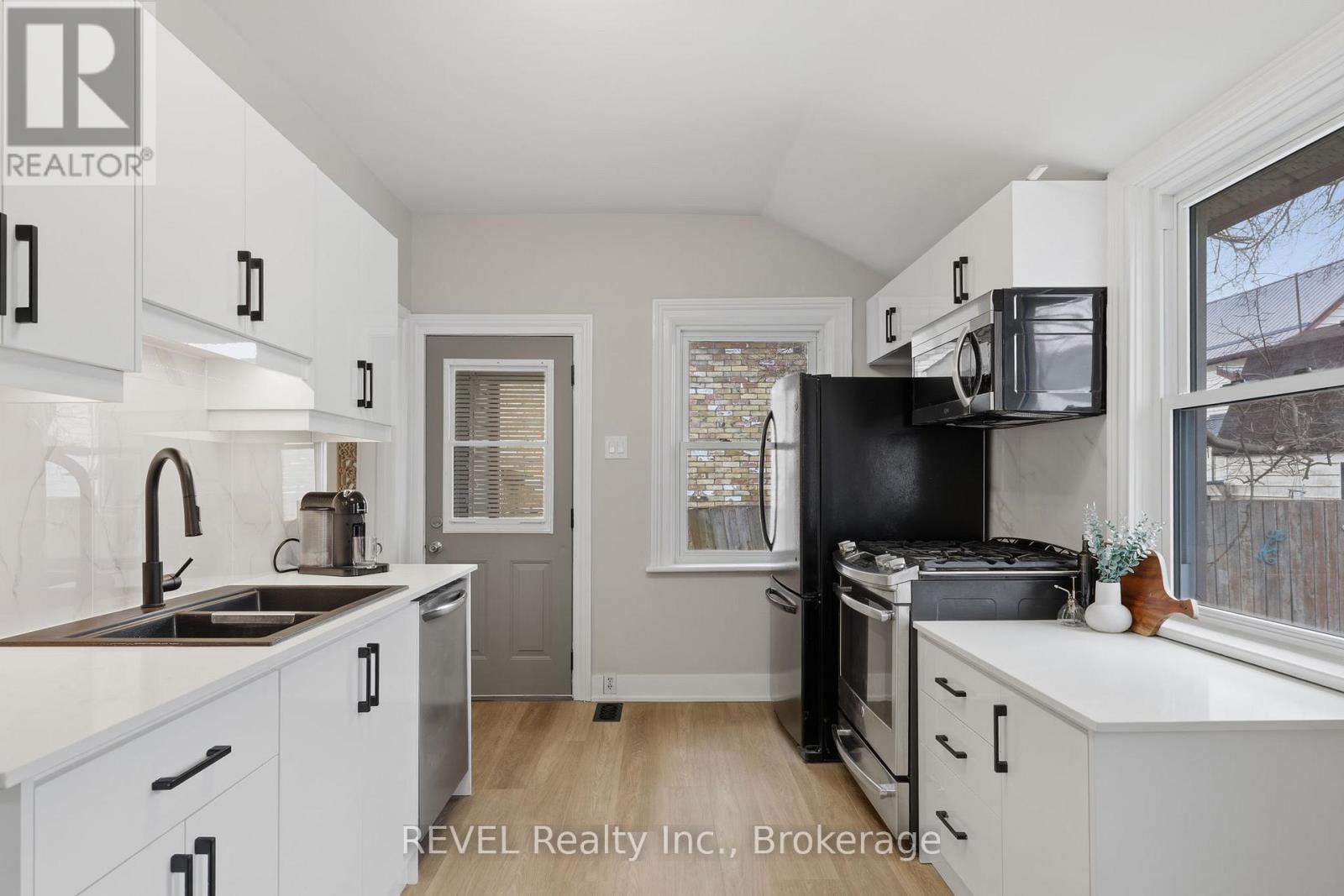 225 ROSS STREET - 21