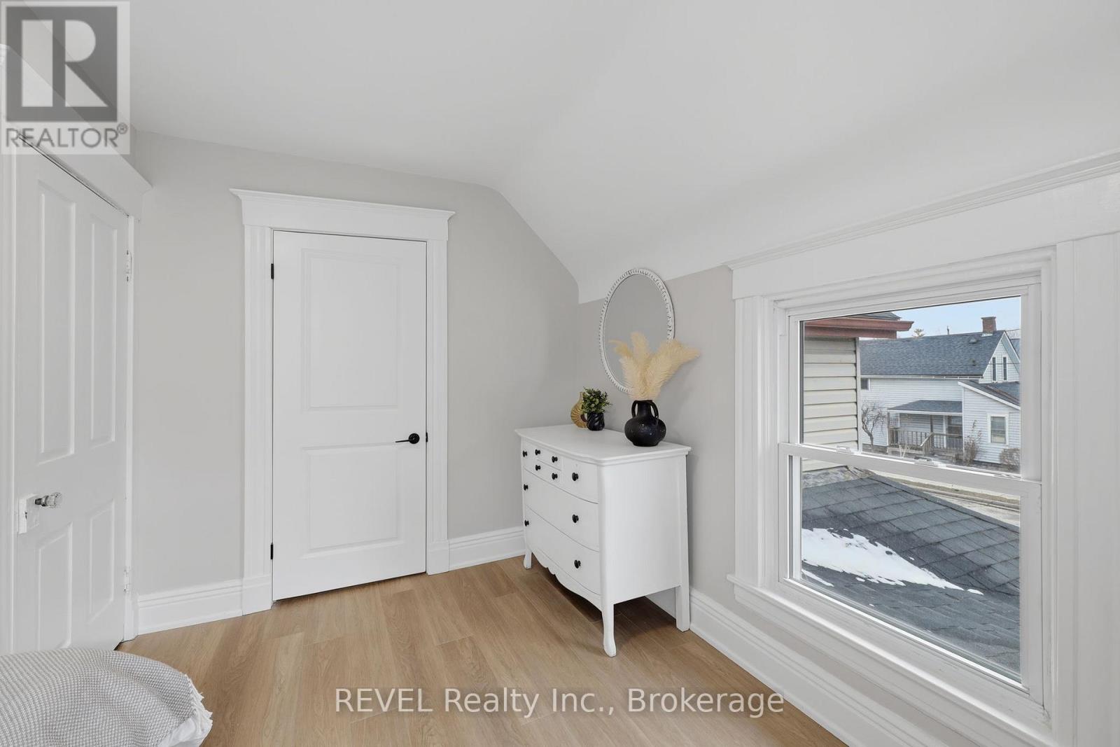 225 ROSS STREET - 38