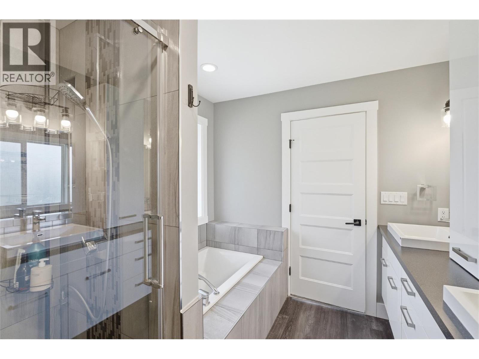 2790 Mountview Drive - 56