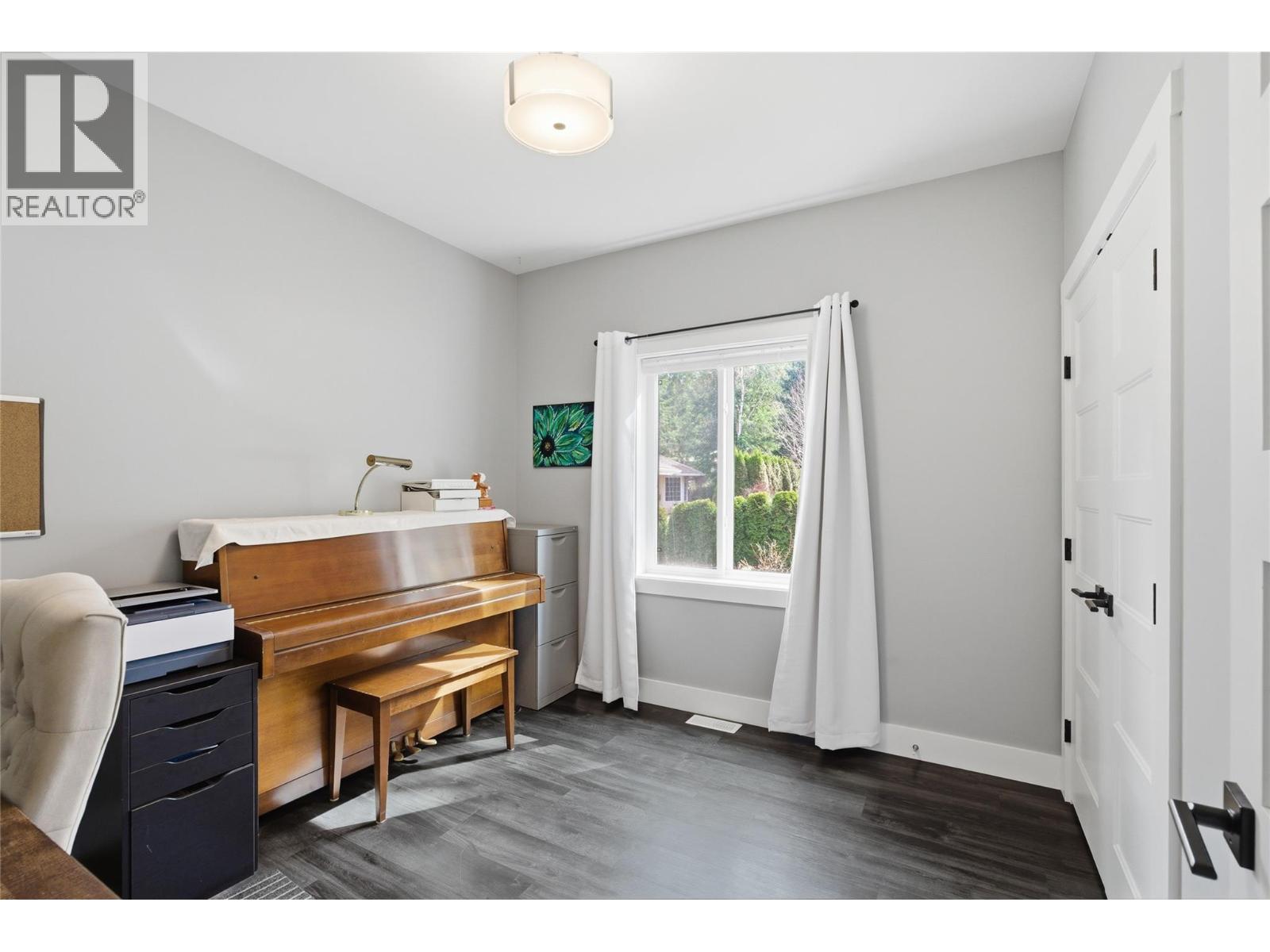 2790 Mountview Drive - 43