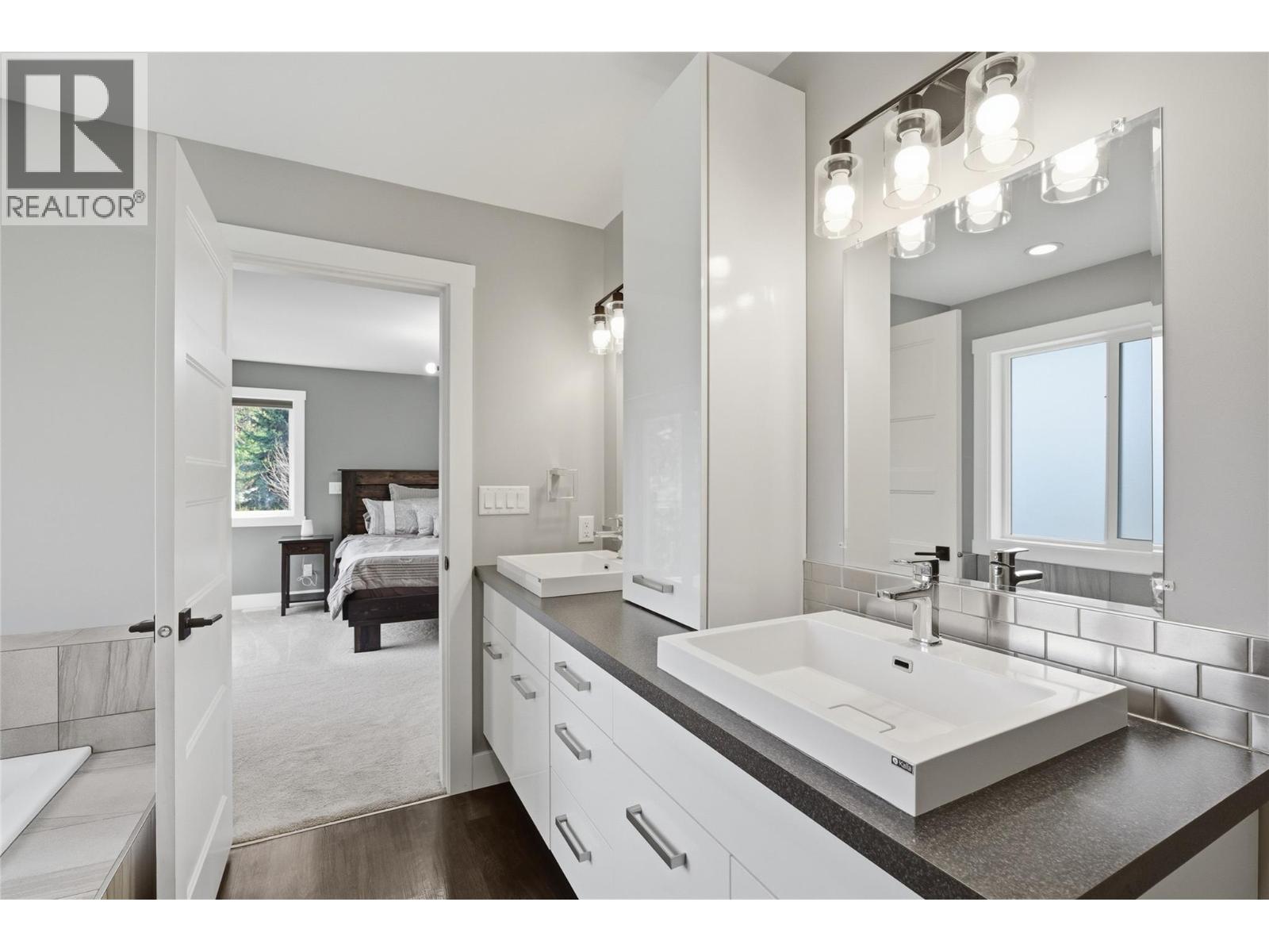 2790 Mountview Drive - 55