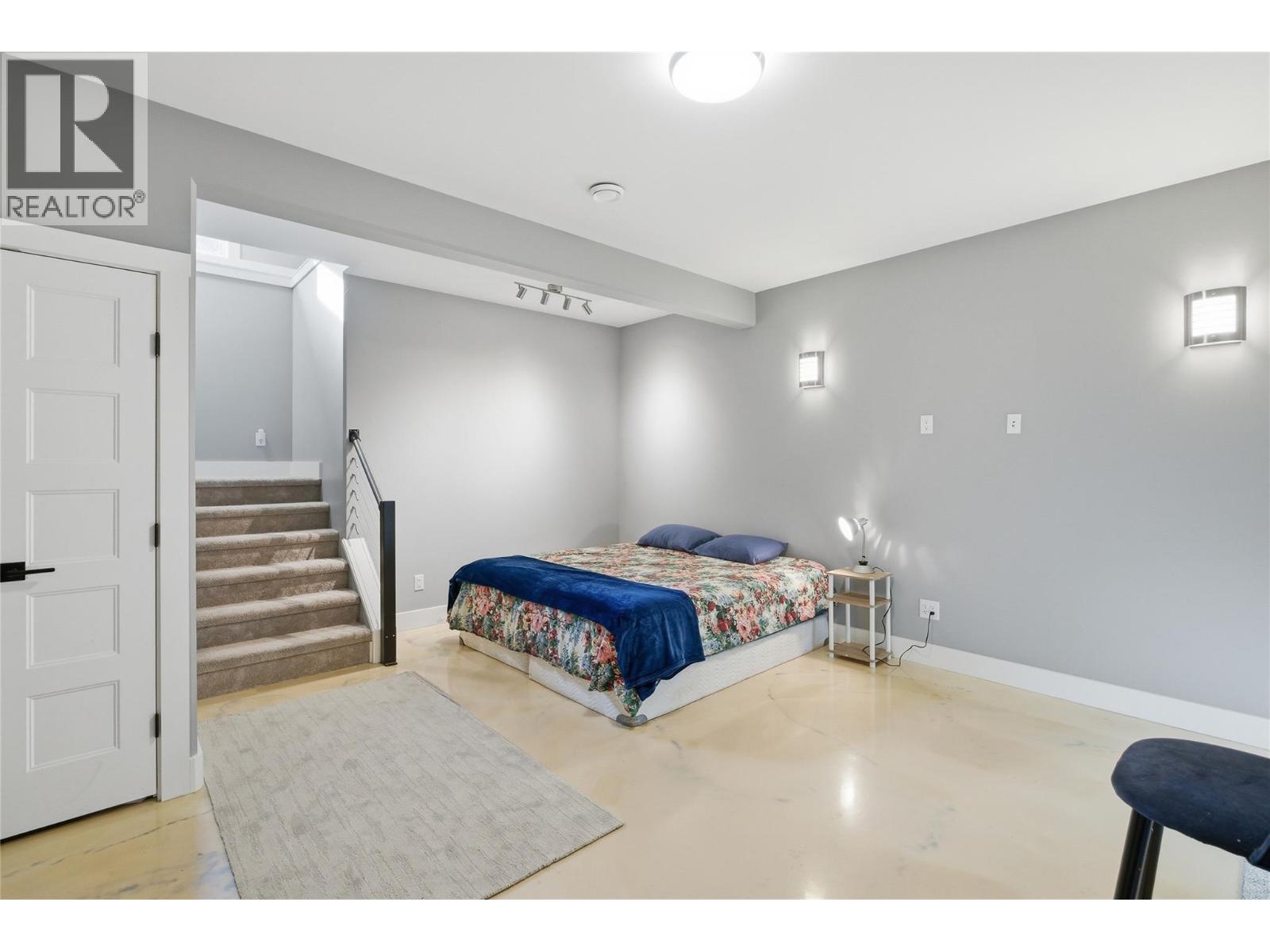 2790 Mountview Drive - 68