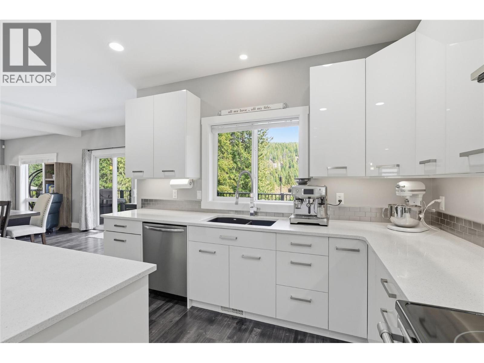 2790 Mountview Drive - 24