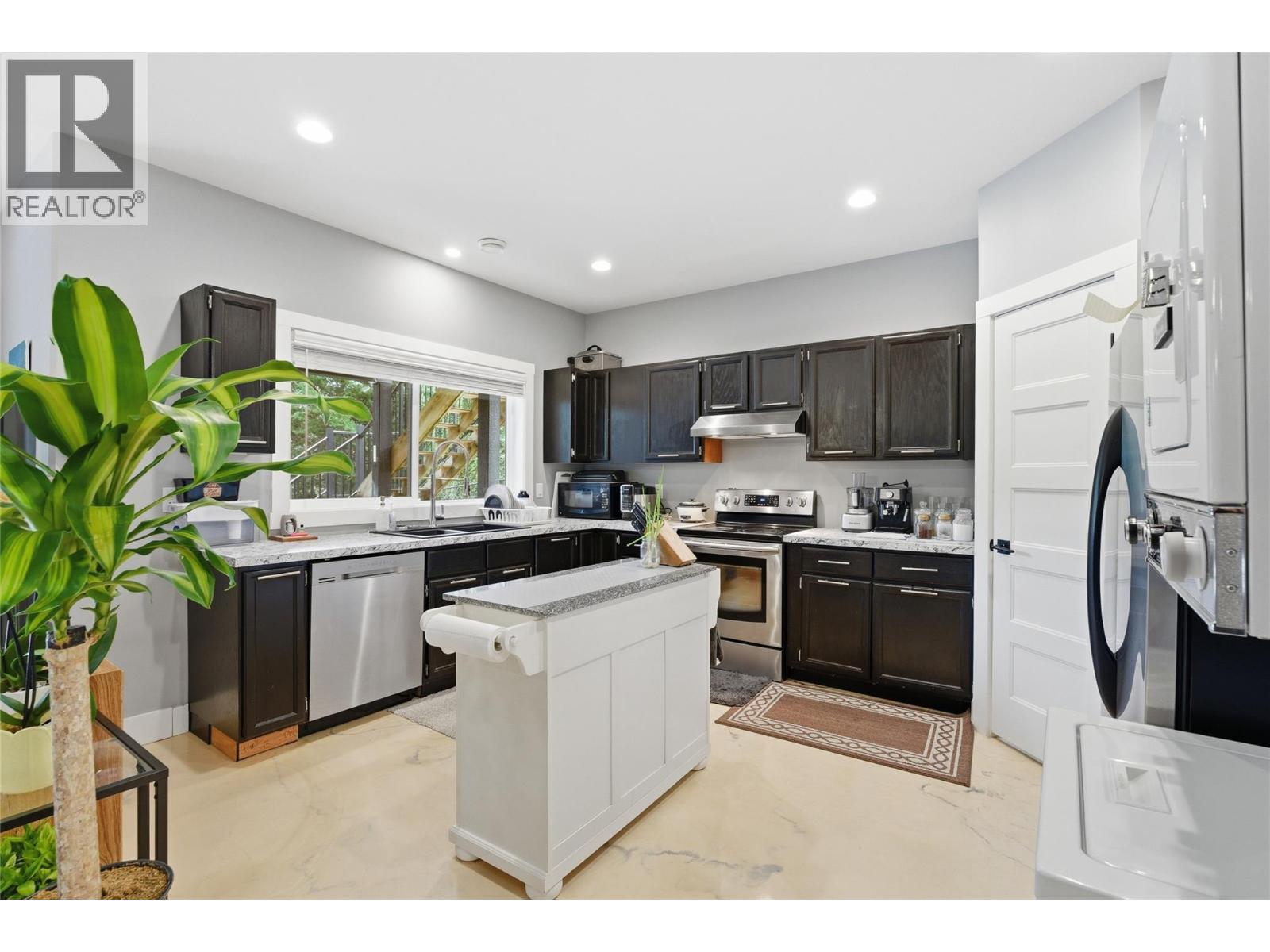 2790 Mountview Drive - 70