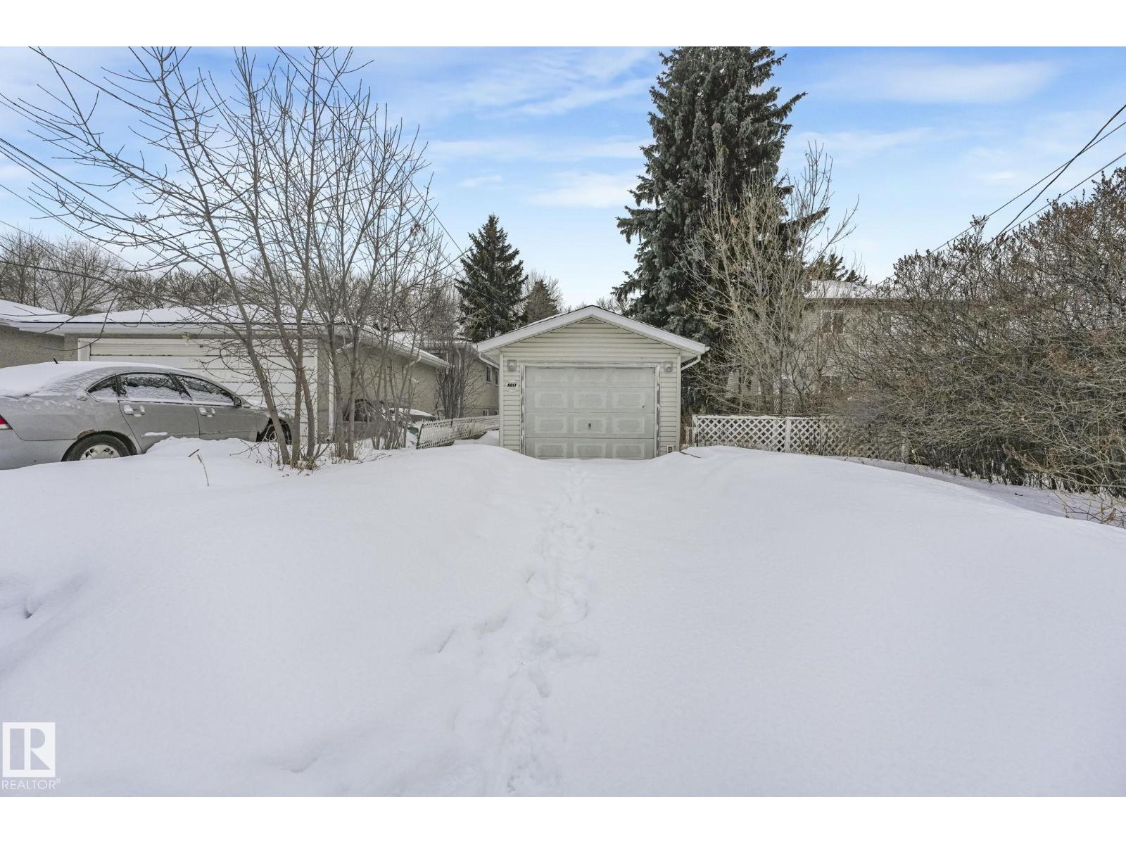 10516 63 AV NW - 8