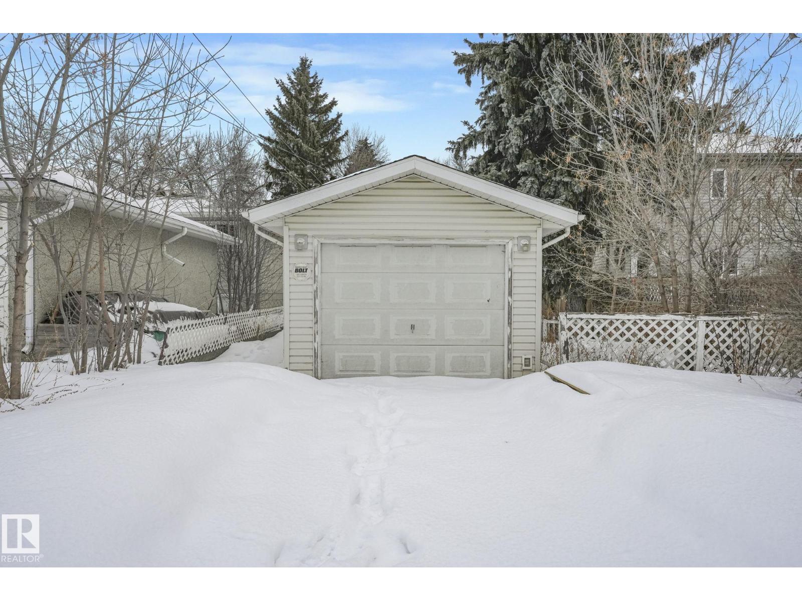 10516 63 AV NW - 9