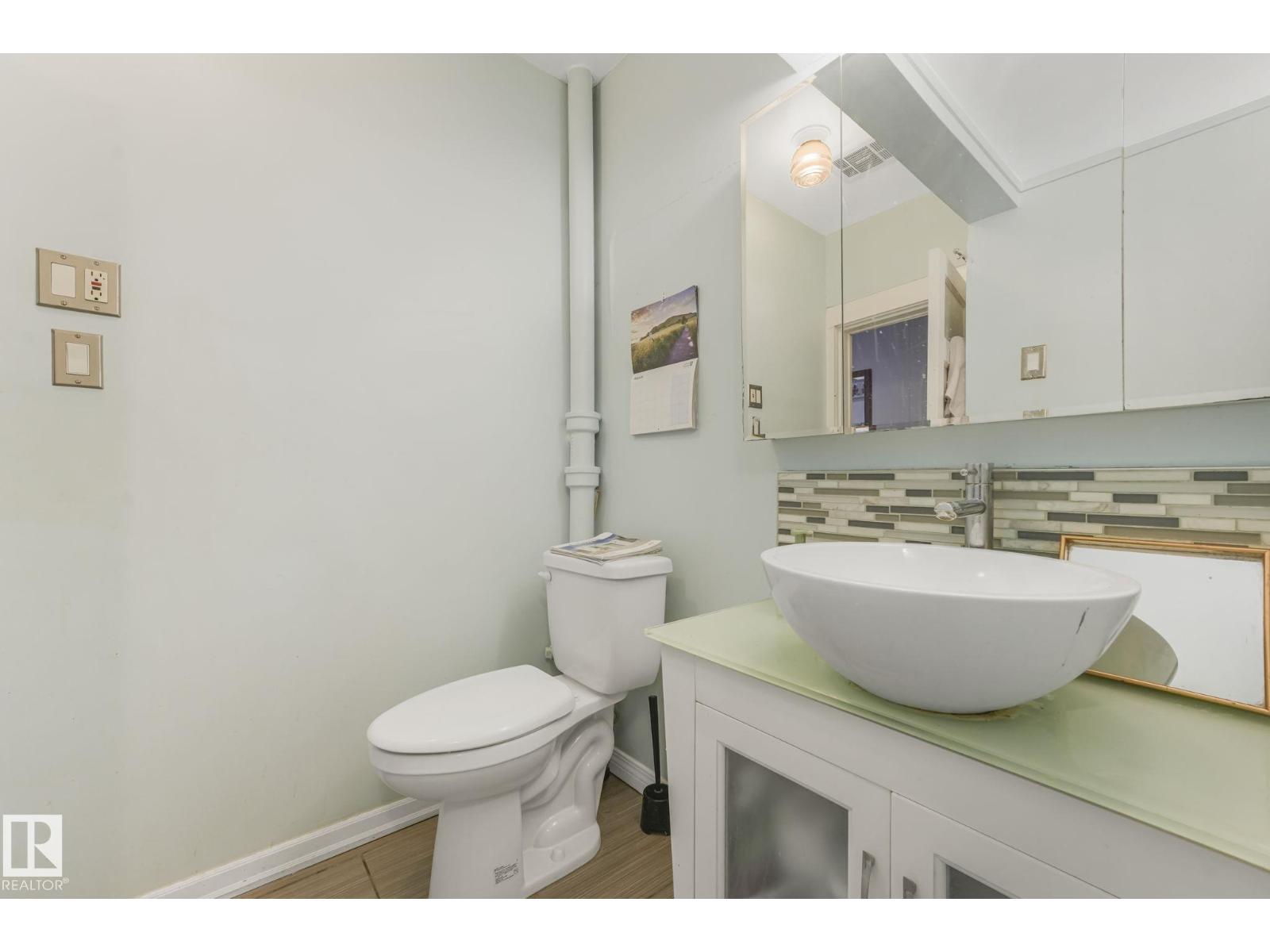 10516 63 AV NW - 32