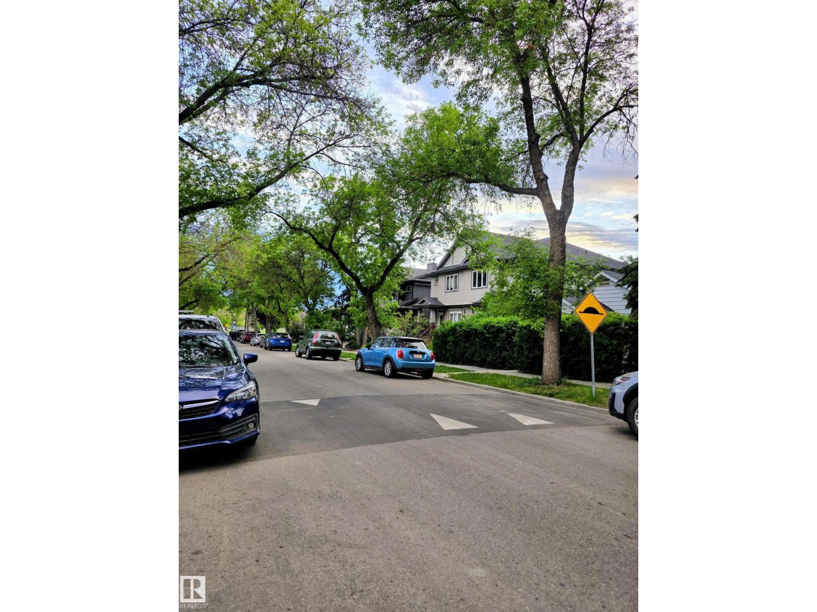 10516 63 AV NW - 12