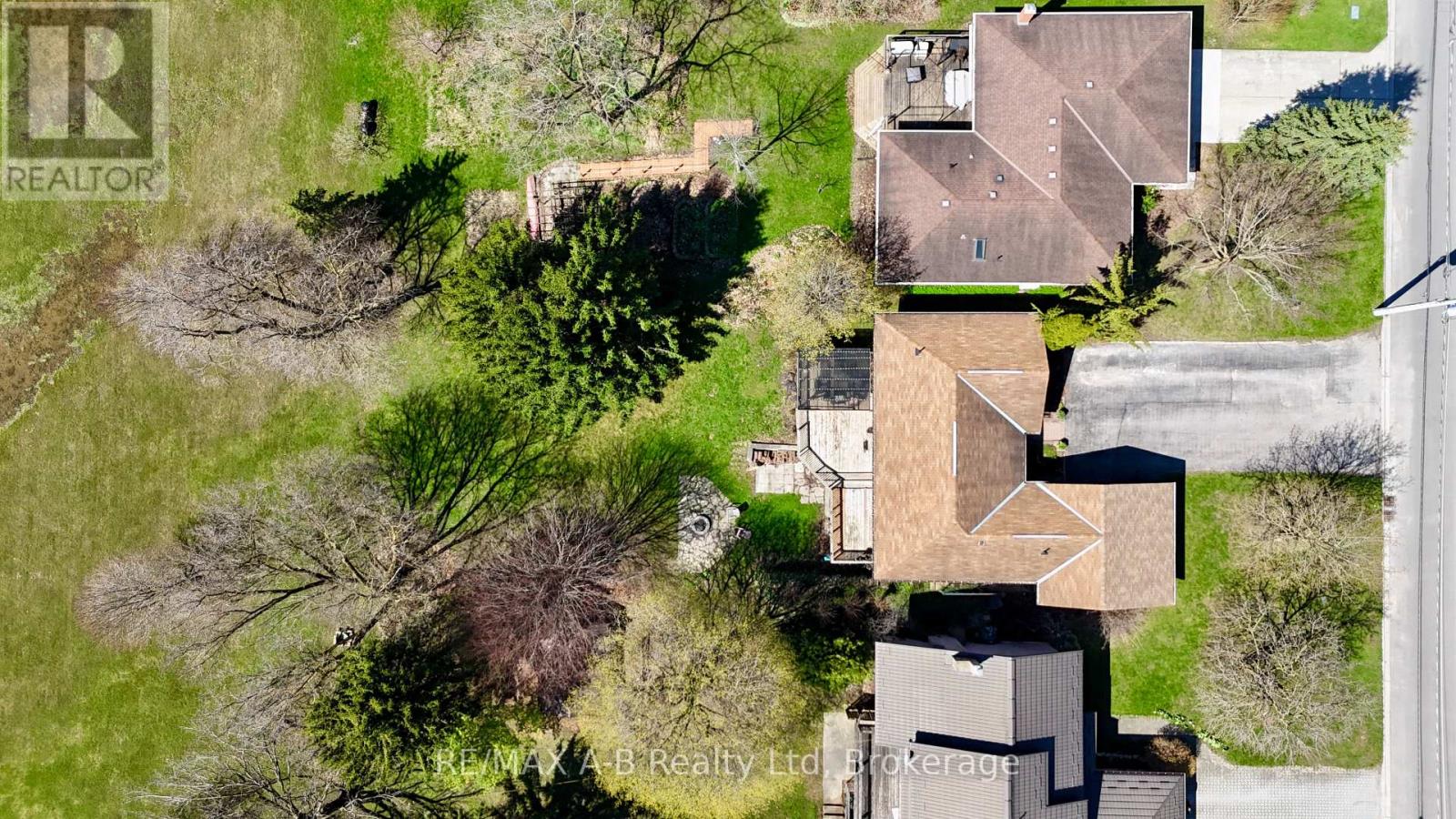 332 WIDDER STREET E - 42