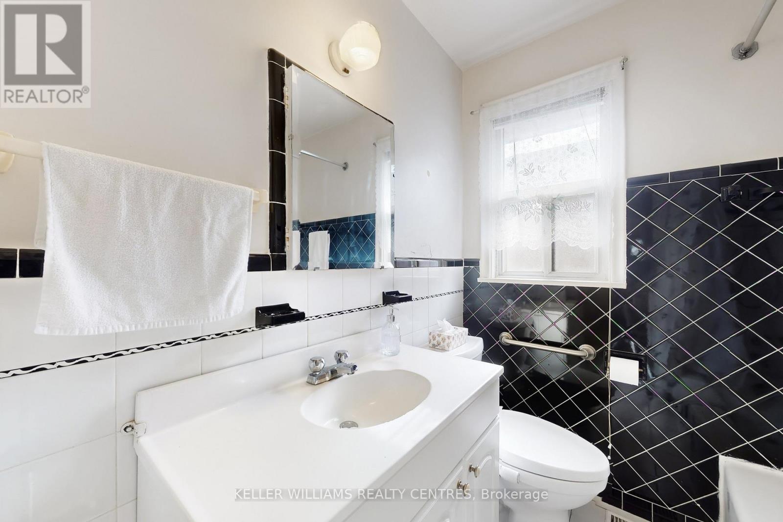 549 RUSTIC ROAD - 18