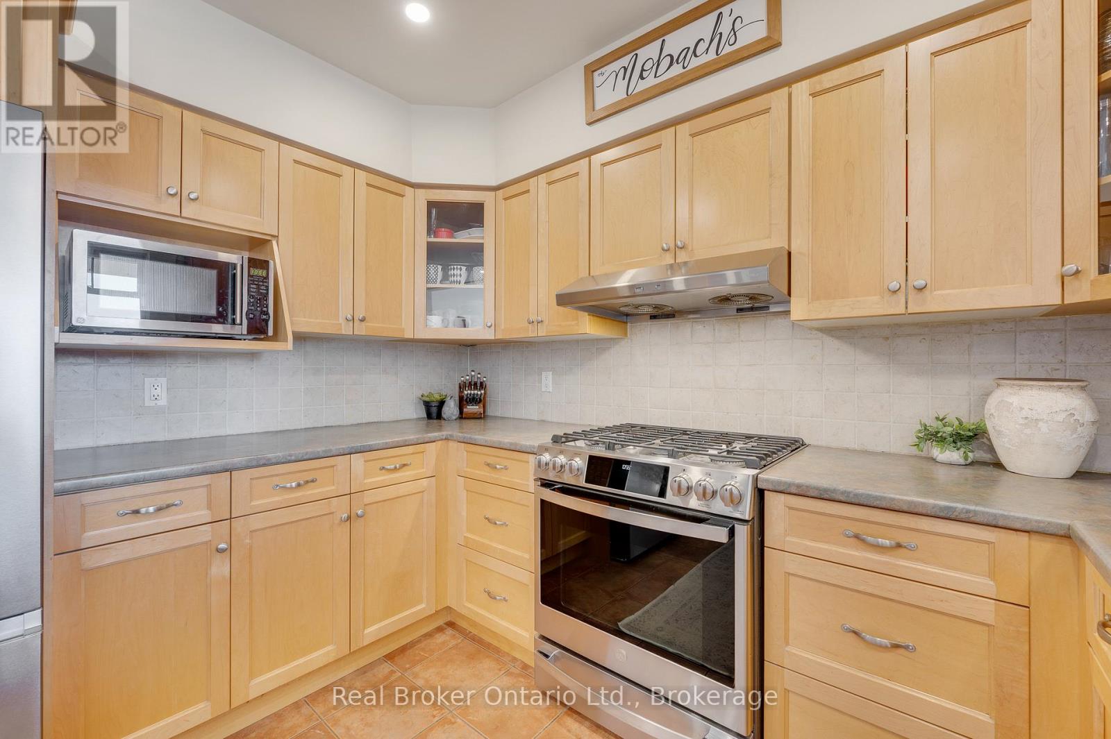 739 COLBORNE STREET — photo 16