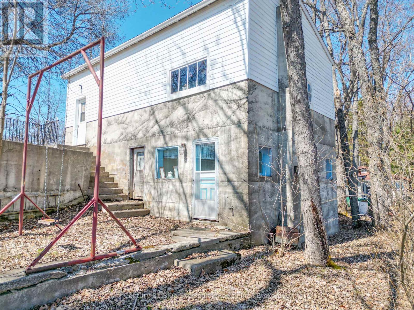 8 GERARD ROAD — photo 35