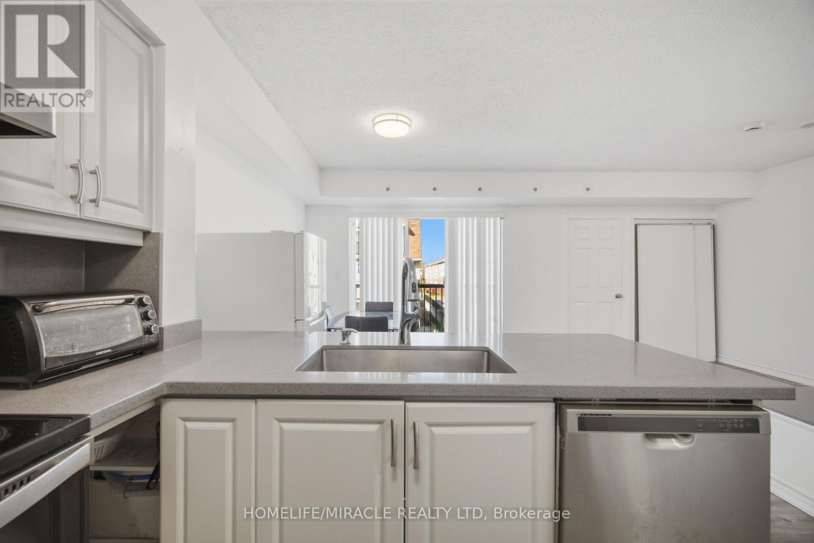 #2002 3049 FINCH AVENUE W - 3