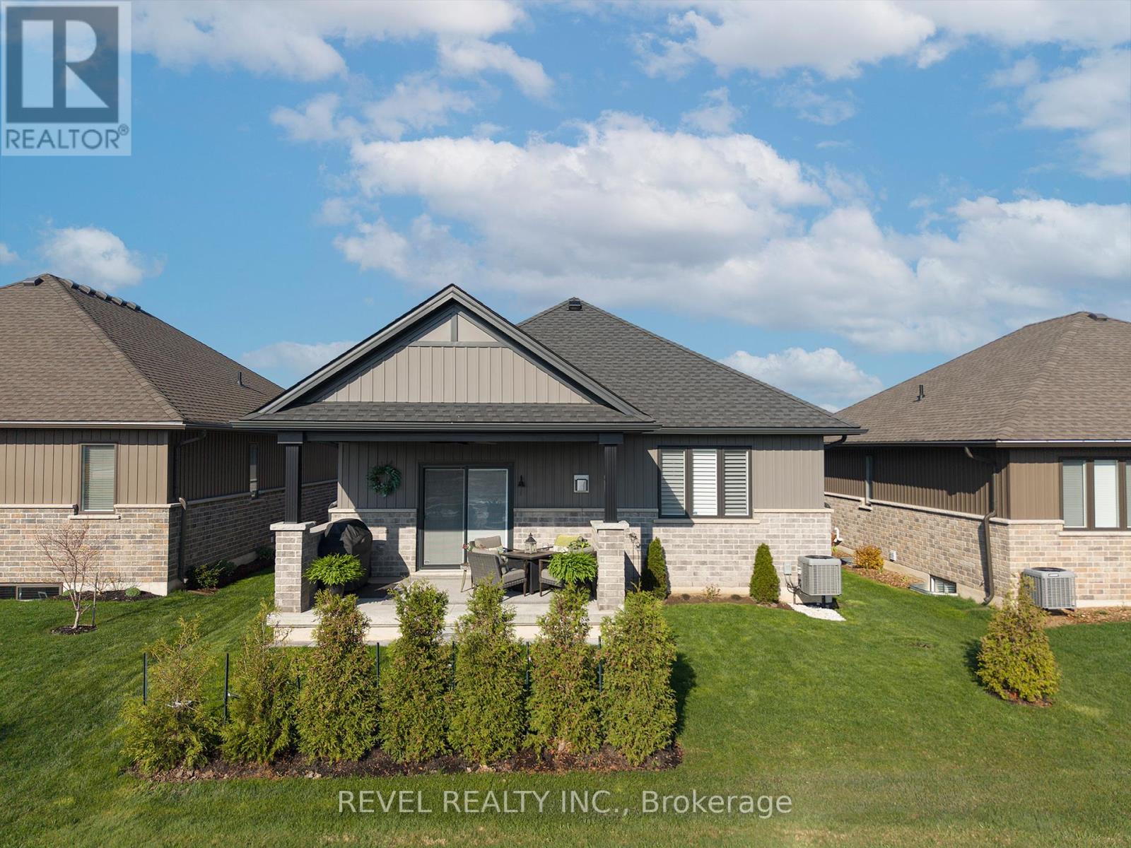 8 - 24 CRADDOCK BOULEVARD — photo 31
