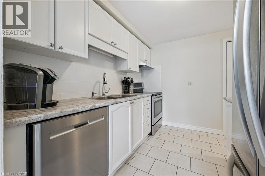 37 EDGEMERE Drive — photo 18