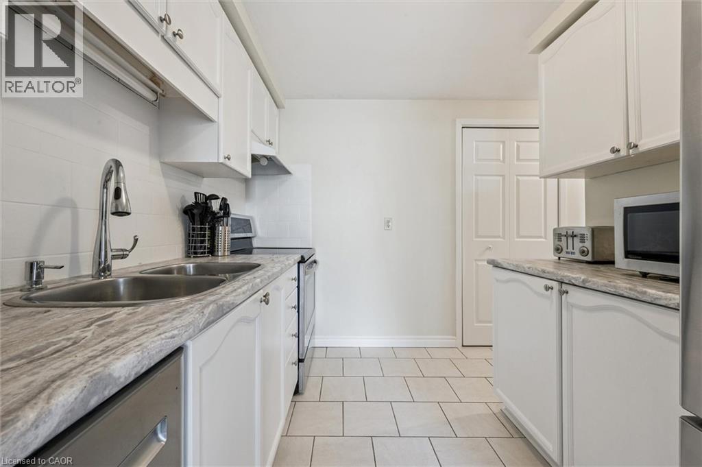 37 EDGEMERE Drive — photo 19