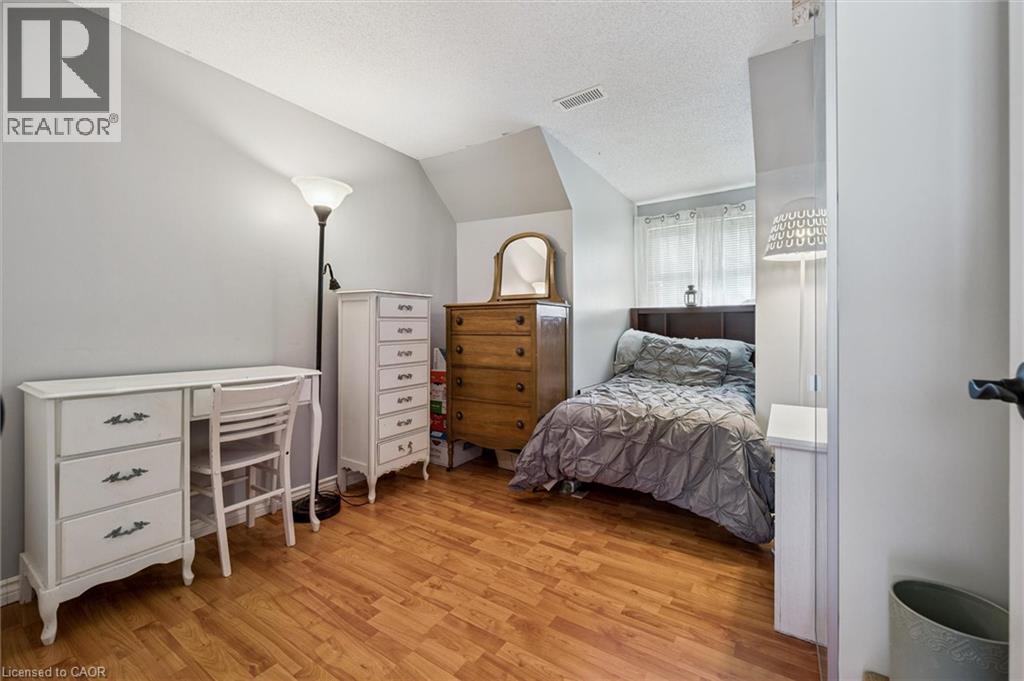 37 EDGEMERE Drive — photo 26