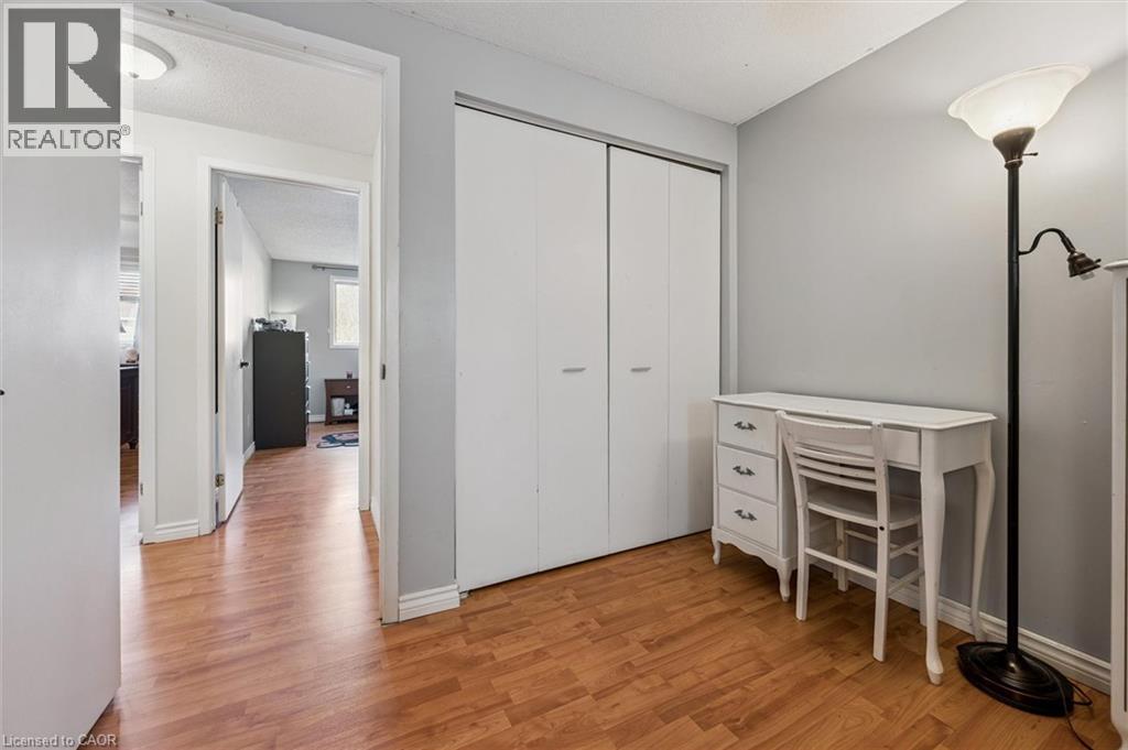 37 EDGEMERE Drive — photo 28