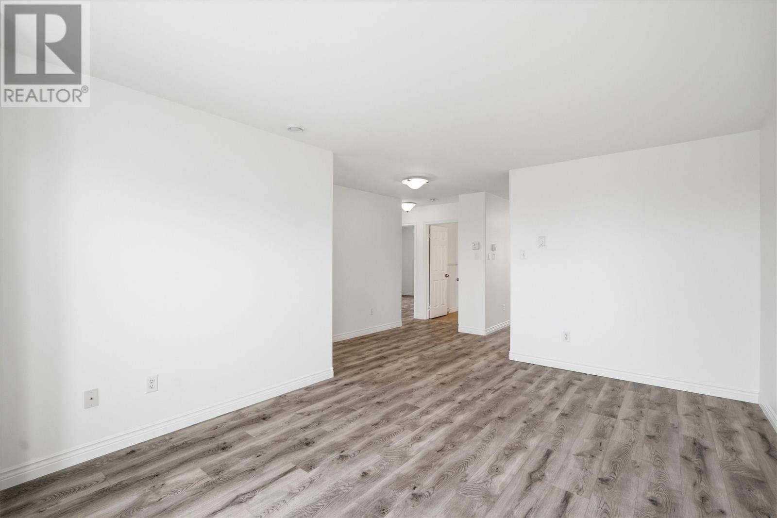 58 MACBETH DRIVE - 7