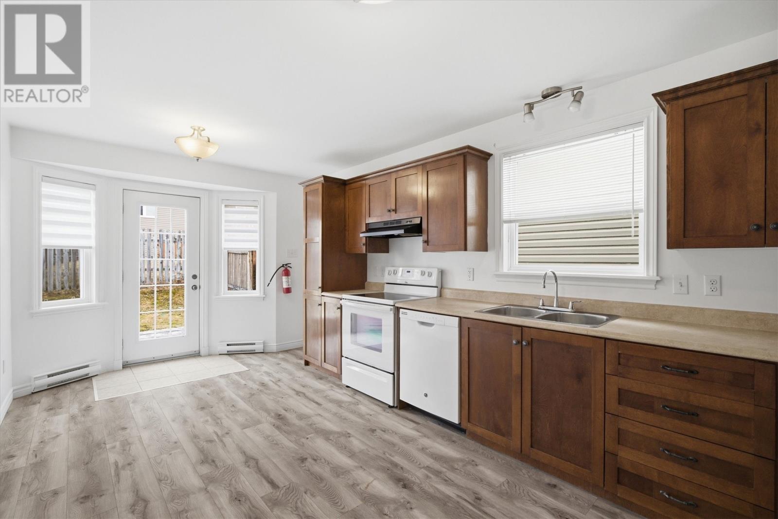 58 MACBETH DRIVE - 8