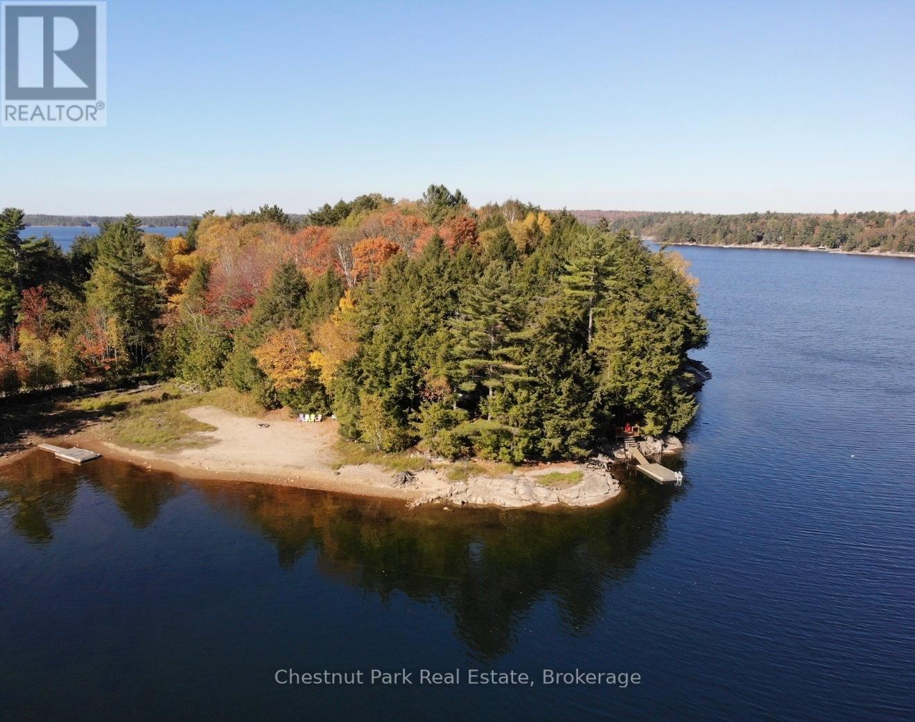 Big lake views + sand beach in sheltered back bay