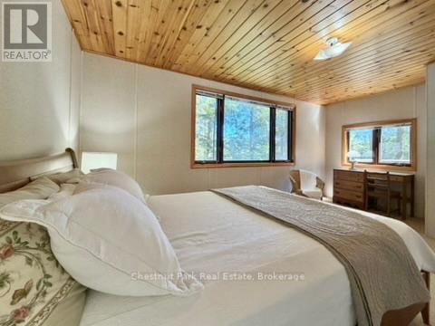 Large lakeside primary bedroom - main level