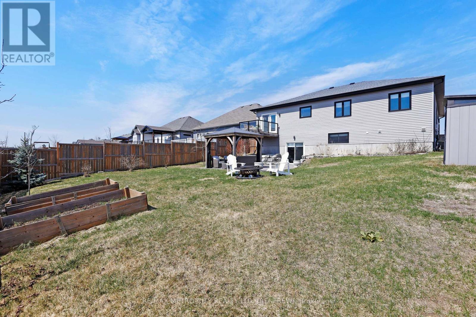 65 NOBLE CRESCENT — photo 38