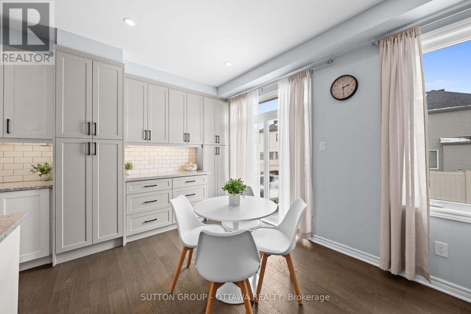 1013 MANEGE STREET - 11