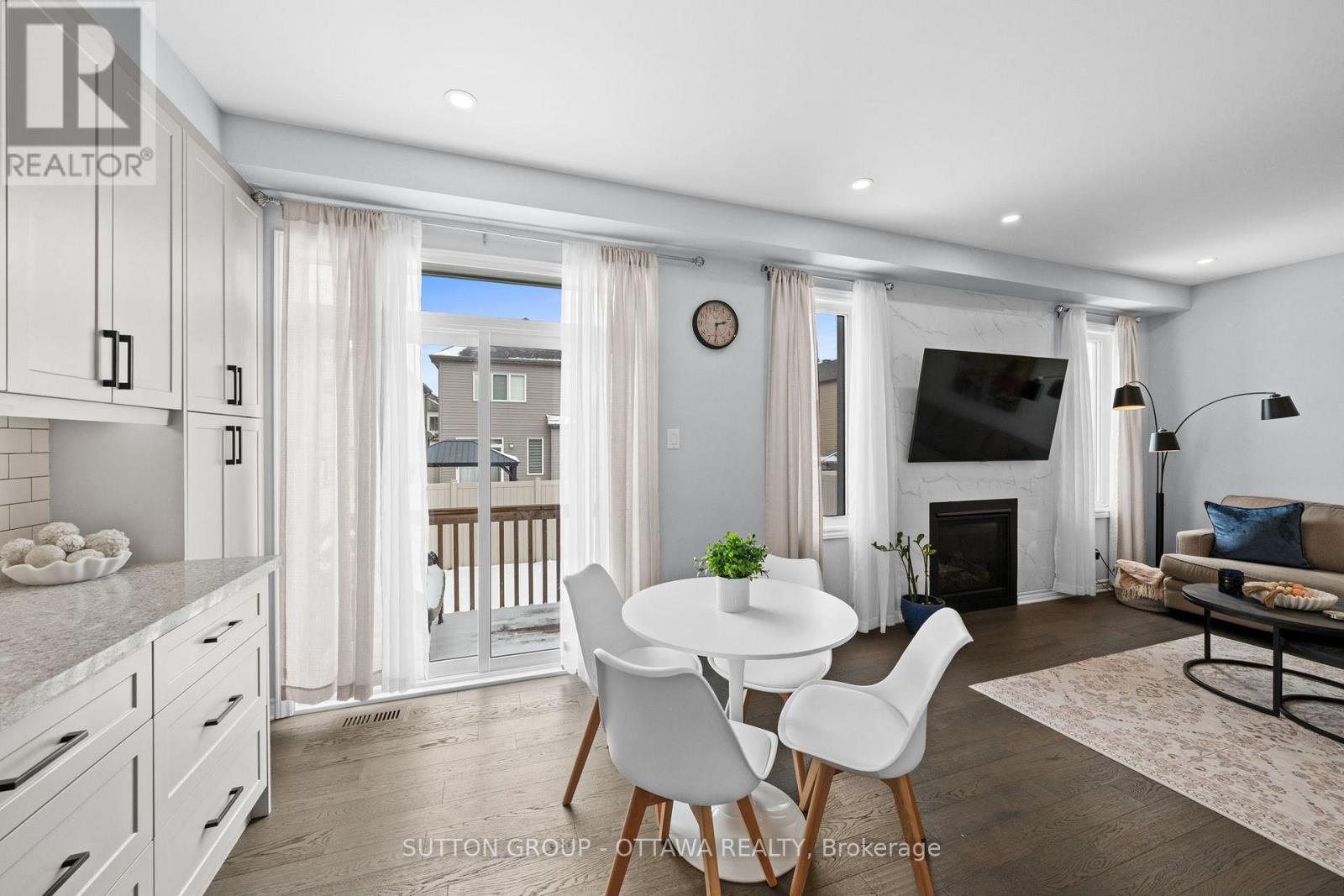 1013 MANEGE STREET - 12