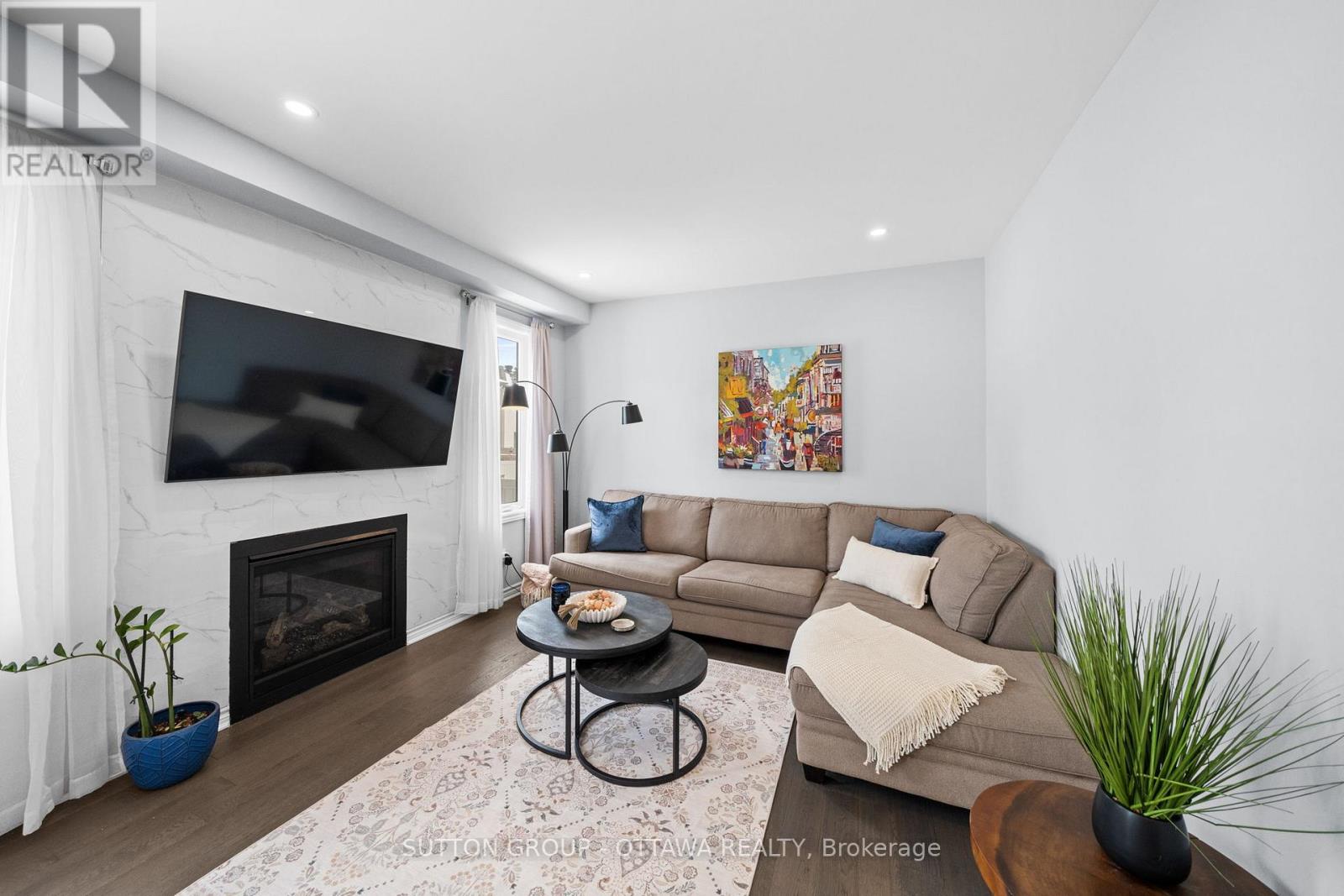 1013 MANEGE STREET - 13