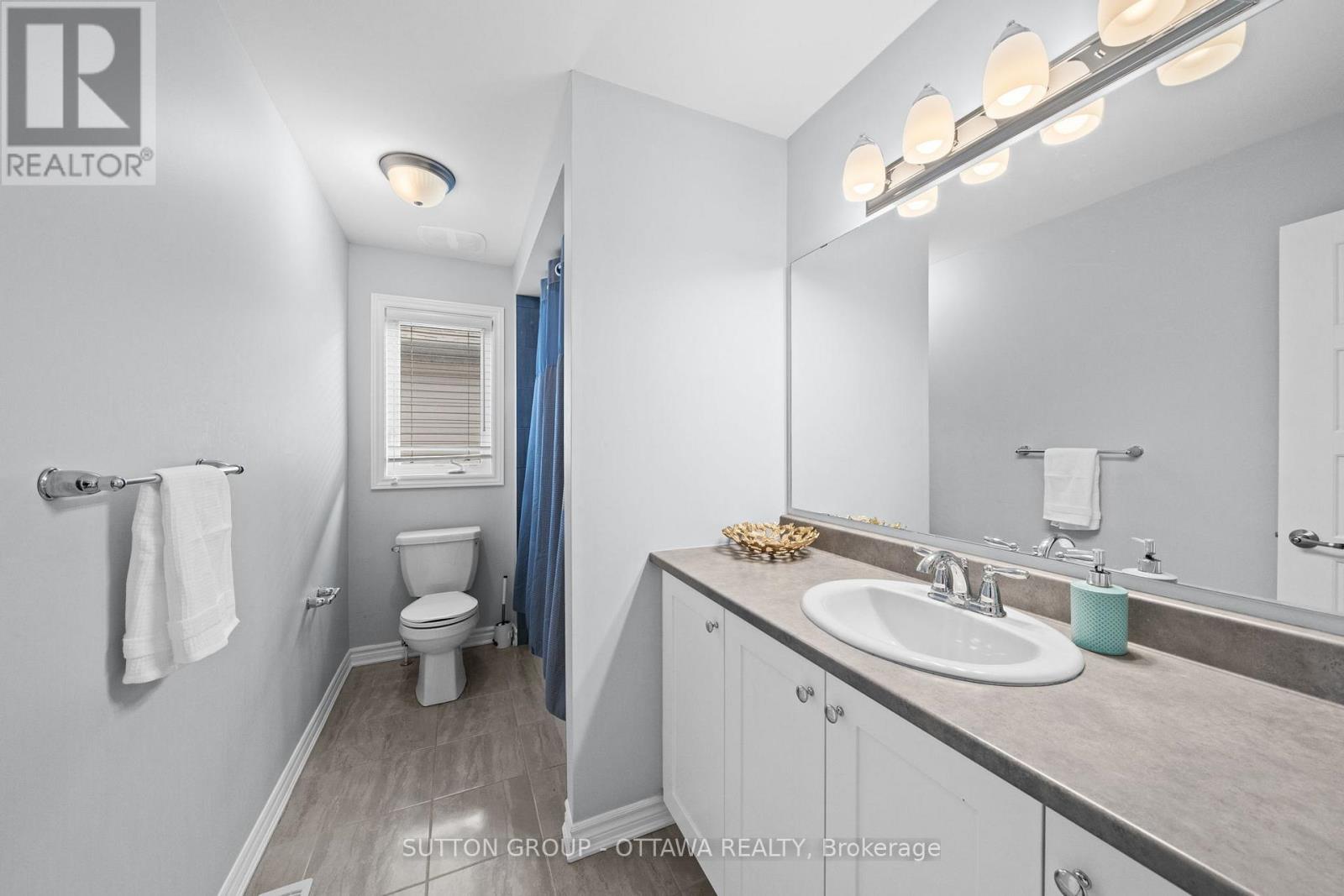 1013 MANEGE STREET - 27