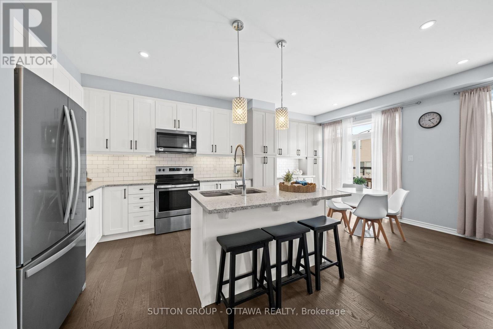 1013 MANEGE STREET - 6