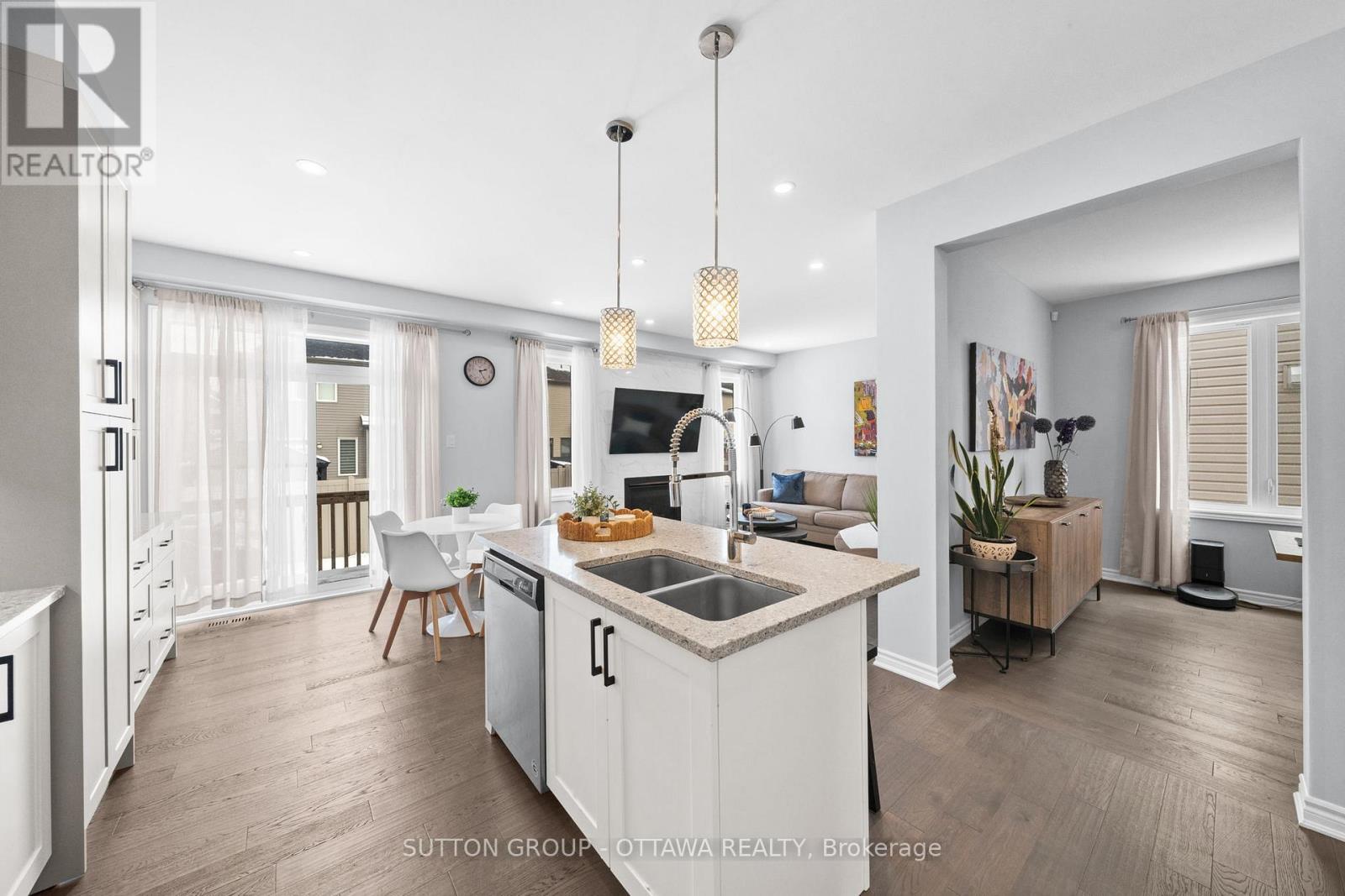 1013 MANEGE STREET - 7