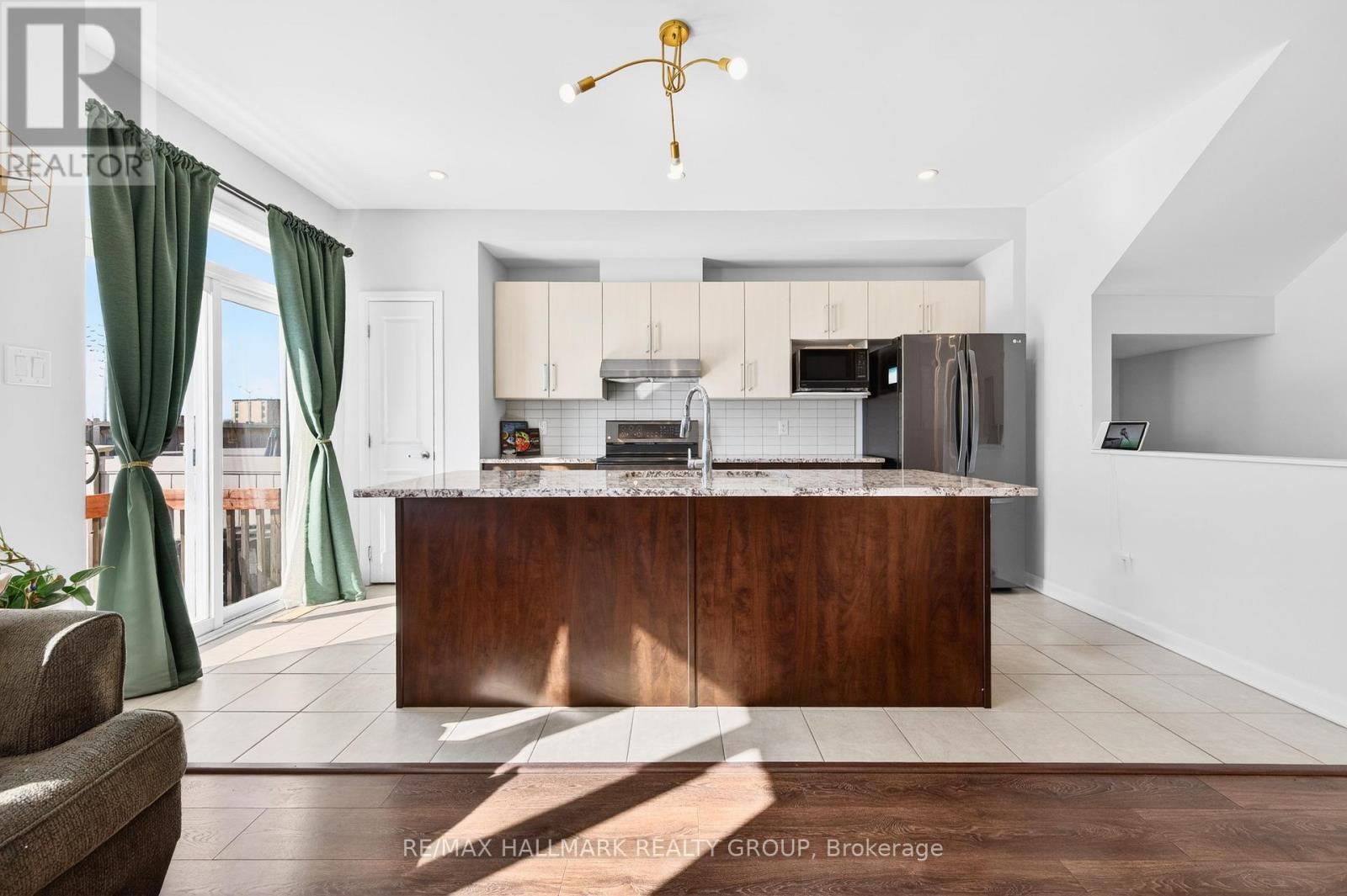 562 CLEMENCY CRESCENT - 10