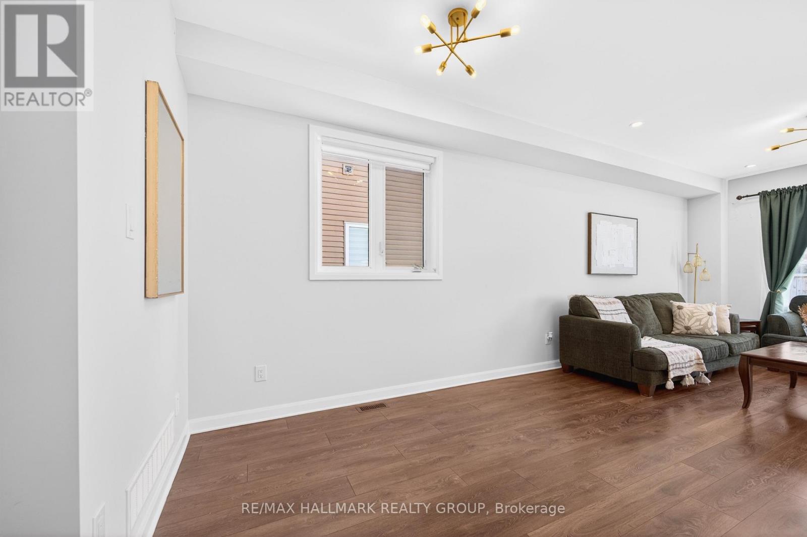 562 CLEMENCY CRESCENT - 3