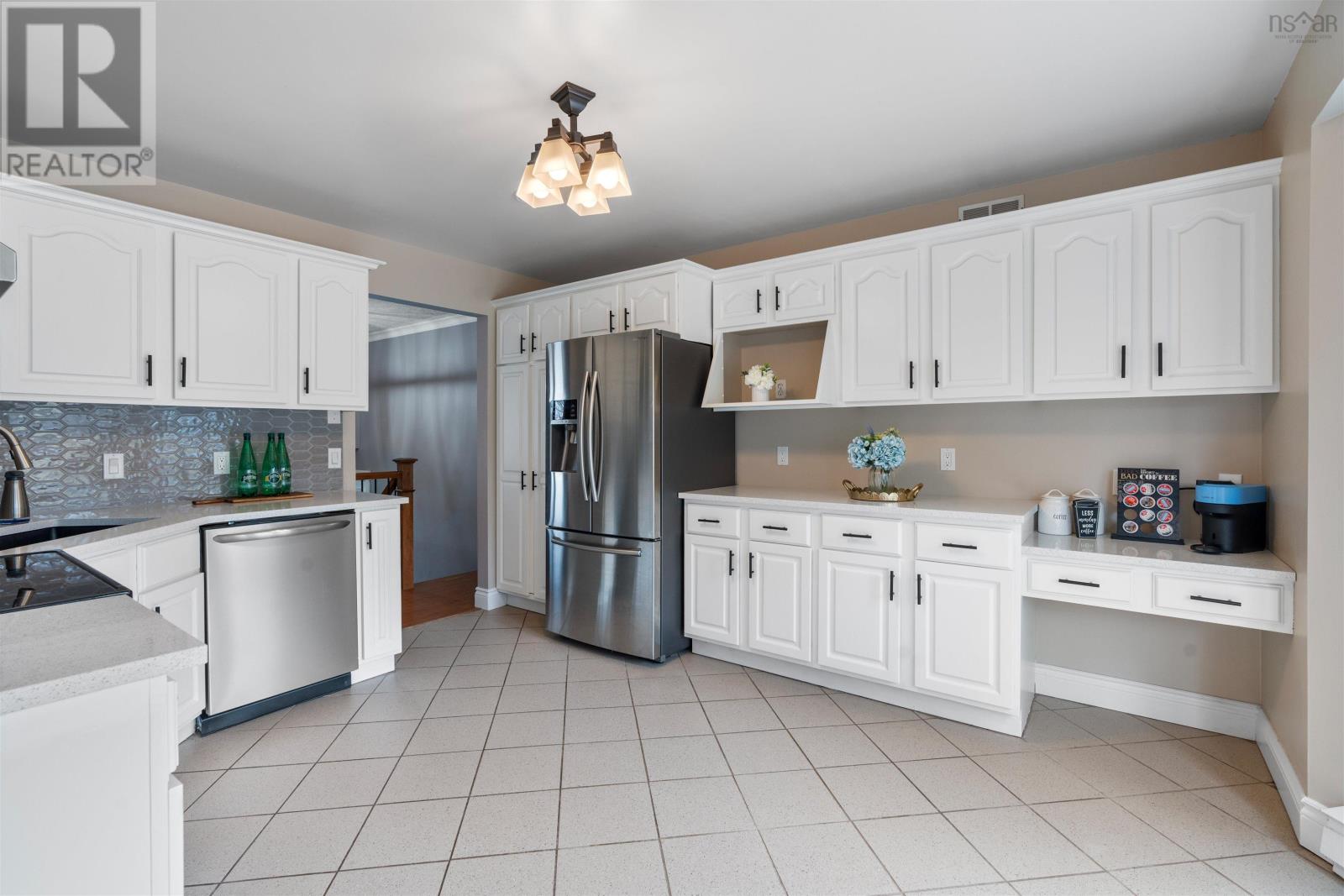 Property 24 of 42 of 94 Stratford Drive