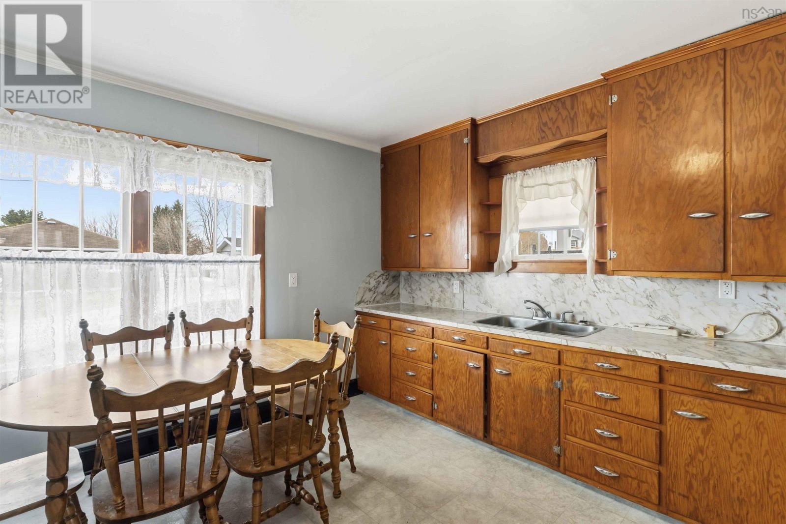 Property 25 of 51 of 151 King Street