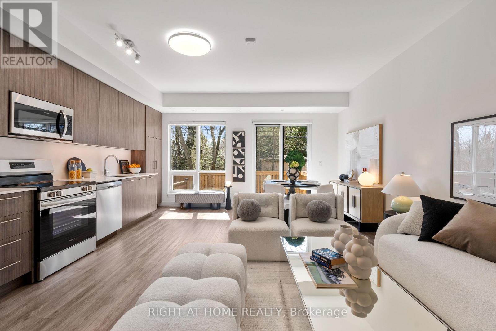 44 - 851 SHEPPARD AVENUE W