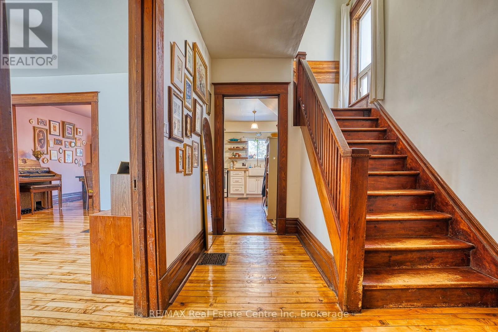 34 WELLINGTON STREET - 2
