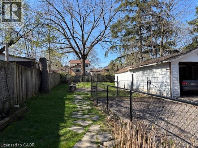 838 MOORE Street - 32
