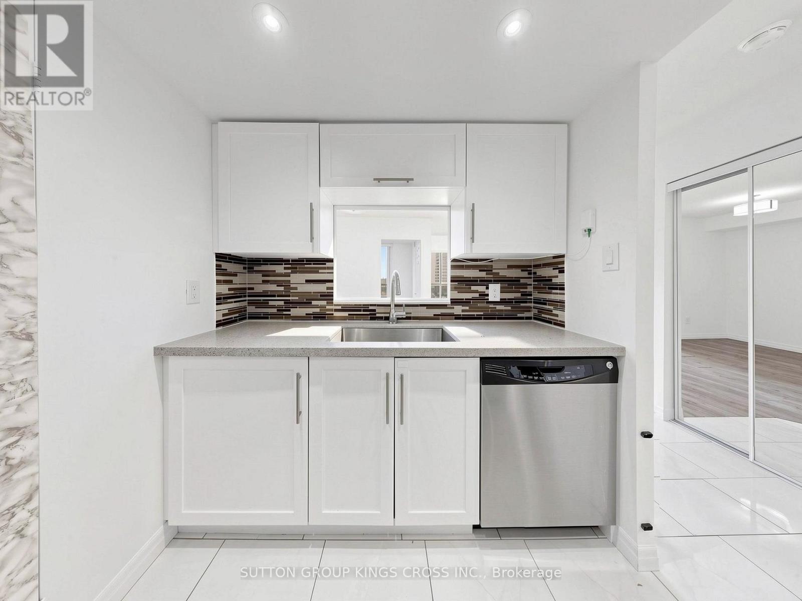 #706 265 ENFIELD PLACE - 17
