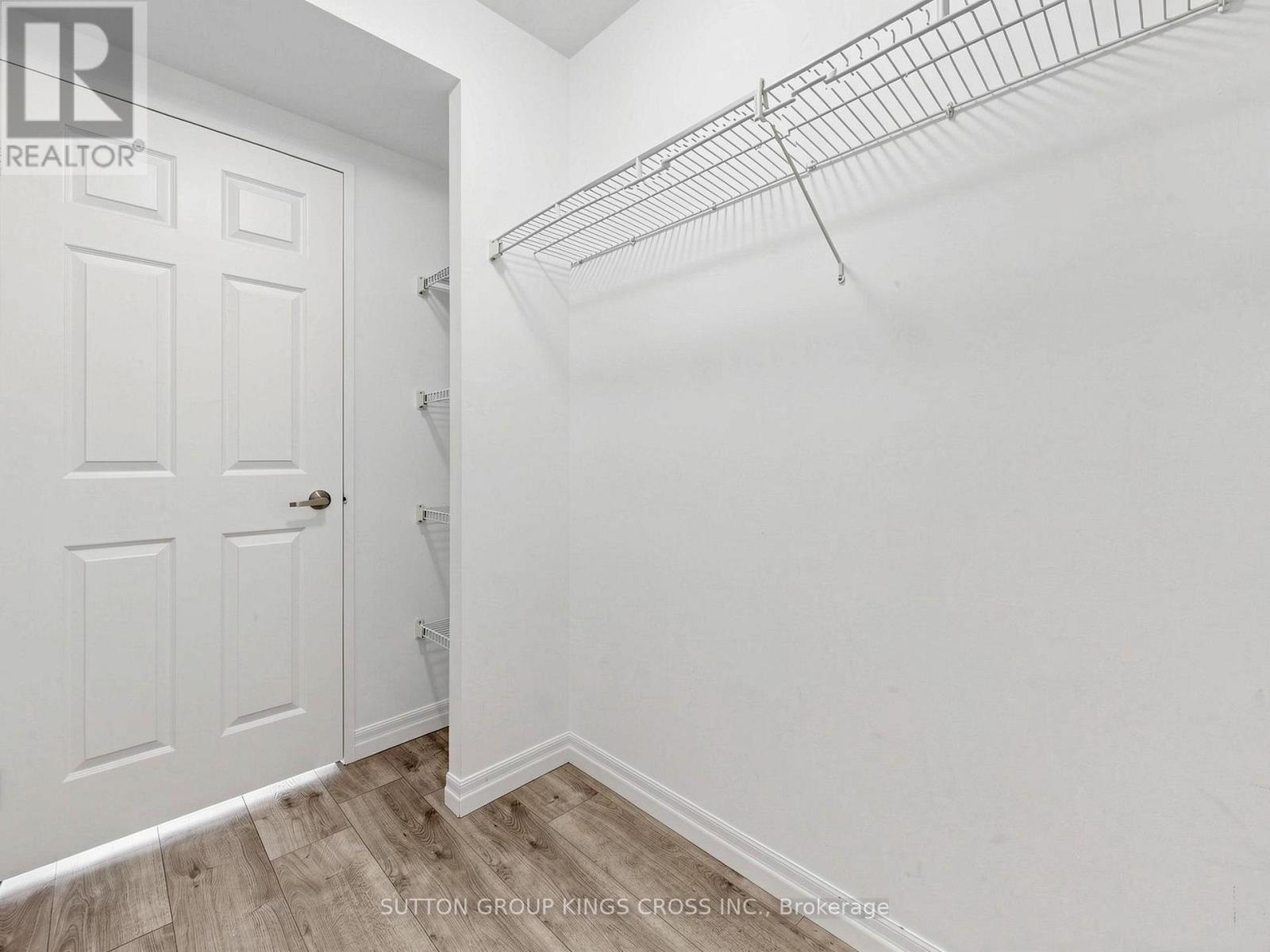 #706 265 ENFIELD PLACE - 24